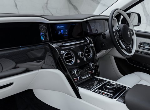 Rolls-Royce Cullinan Series II BLACK BADGE 14