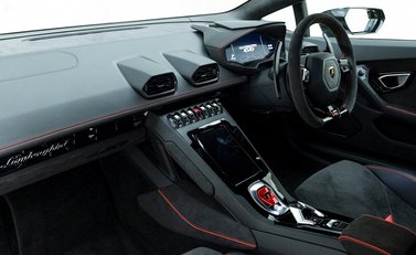 Lamborghini Huracan LP640-4 EVO 13