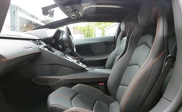 Lamborghini Aventador LP 700-4 Roadster 11