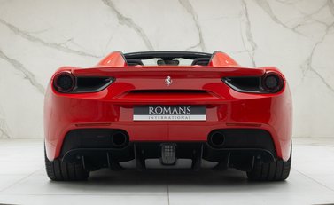 Ferrari 488 SPIDER 8