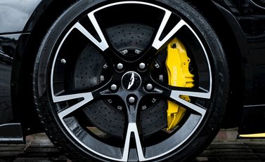 Aston Martin Vanquish S 10