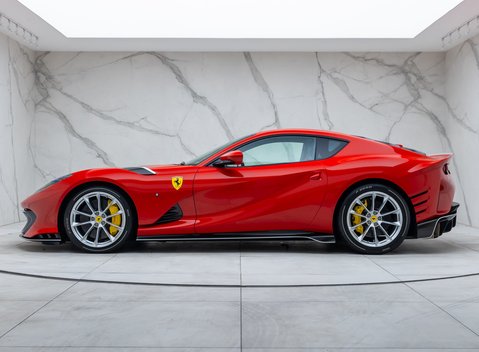 Ferrari 812 Competizione 5