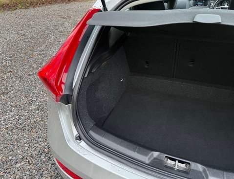 Volvo V40 1.6 V40 SE Luxury D2 Auto 5dr 45