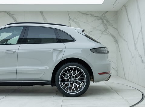 Porsche Macan S 40