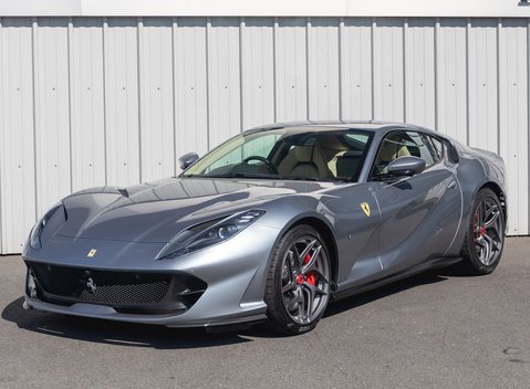 Ferrari 812 Superfast 6