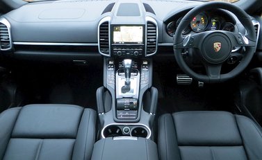 Porsche Cayenne S Hybrid 2