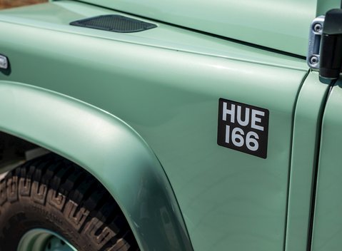 Land Rover Defender 110 Heritage Station Wagon 28