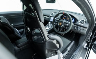 Porsche Cayman GT4 (718) 13