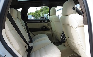 Porsche Cayenne GTS 13