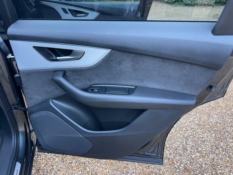 Audi Q7 3.0 TFSIe V6 55 S line SUV 5dr Petrol Plug-in Hybrid Tiptronic quattro Euro 81