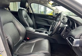 Jaguar XE 2.0 D PORTFOLIO AUTO 17