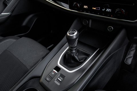 Nissan Qashqai DIG-T N-CONNECTA MHEV 34