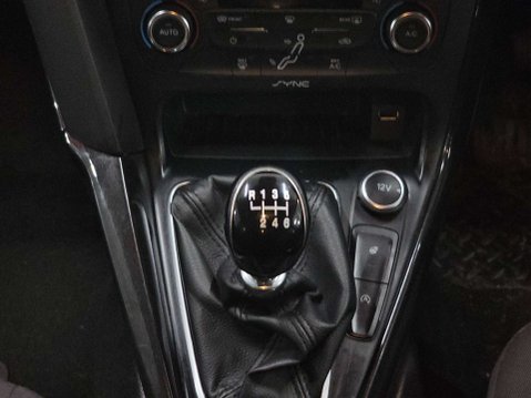 Ford Focus 1.0 Titanium 5dr 45