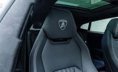 Lamborghini Urus SE 16