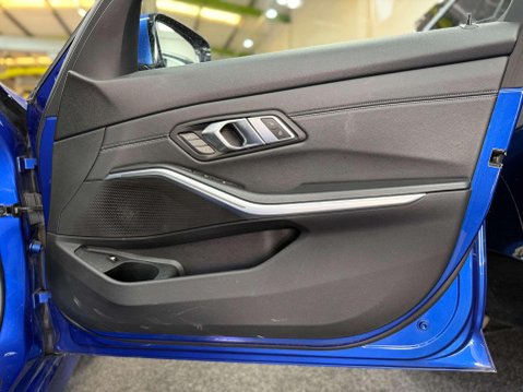 BMW 3 Series 2.0 330e 12kWh M Sport Saloon 4dr Petrol Plug-in Hybrid Auto Euro 6 (s/s) ( 54