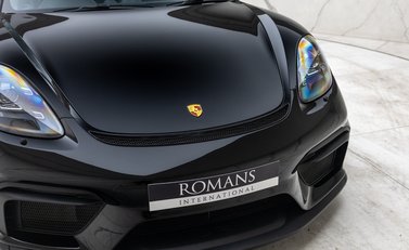 Porsche Cayman GT4 (718) 34