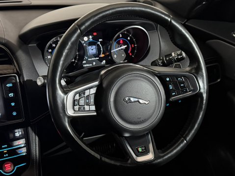 Jaguar F-Pace R-SPORT AWD 12