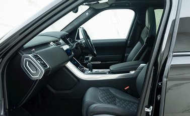 Land Rover Range Rover Sport 5.0 SVR Carbon Edition 16