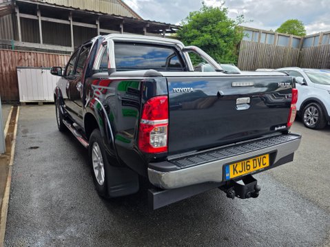 Toyota Hilux INVINCIBLE 4X4 D-4D DCB Auto 6