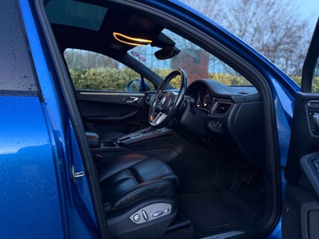 Porsche Macan 2.0 Macan Semi-Auto 4WD 5dr 18