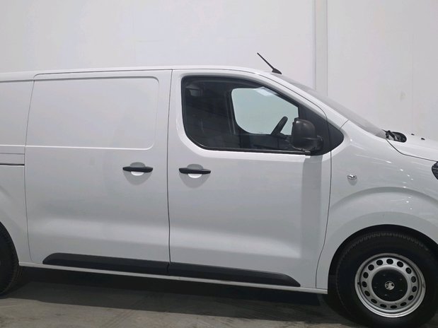 Vauxhall Vivaro VIVARO XL DIESEL 2.0 Turbo D 145 Prime H1 Van 3