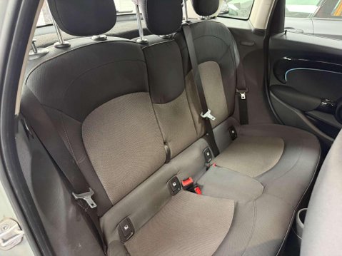 Mini Hatch 1.5 Cooper Classic Hatchback 5dr Petrol Steptronic Euro 6 (s/s) (136 ps) 35