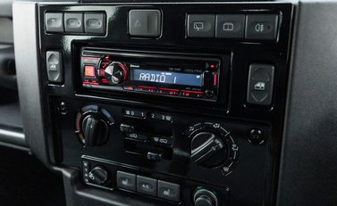 Land Rover Defender 110 Adventure Edition 13