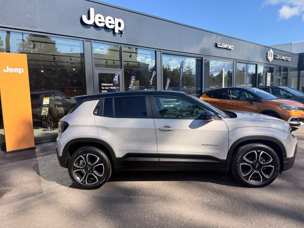 Jeep Avenger SUMMIT 8