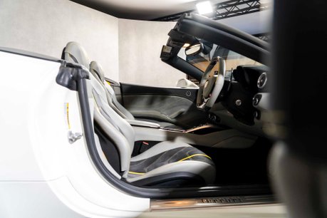 Ferrari California T. MAGNERIDE SUSPENSION. BESPOKE INTERIOR. TWO-TONE BODYWORK. CARPLAY. 19