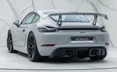 Porsche Cayman GT4 718 10