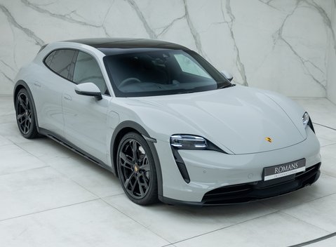Porsche Taycan 4S Cross Turismo 8