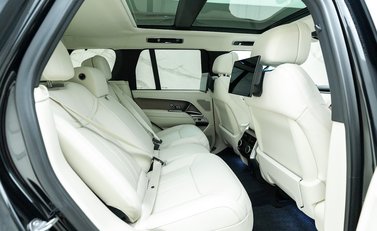 Land Rover Range Rover P510e First Edition 13