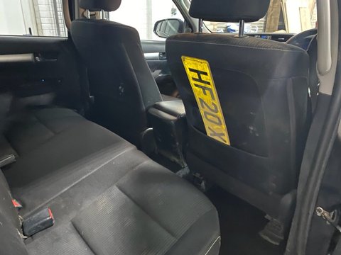 Toyota Hilux INVINCIBLE 4WD D-4D DCB 15