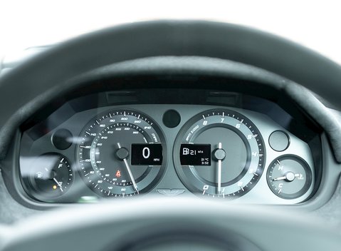 Aston Martin Vantage GT8 14