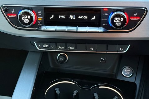 Audi A4 AVANT TDI S LINE MHEV - REVERSE CAMERA - 8 AUDI MAIN DEALER SERVICES 50