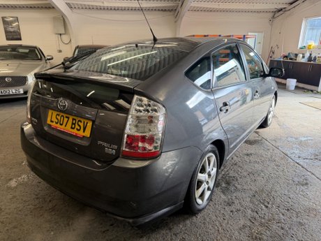 Toyota Prius 1.5 T Spirit CVT 5dr 8
