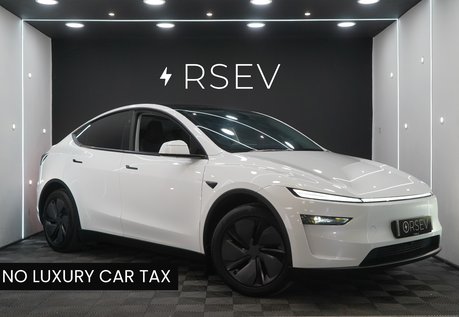 Tesla Model Y PREMIUM LONG RANGE RWD No Luxury Tax Available Now! 1 Owner VAT Qualifying