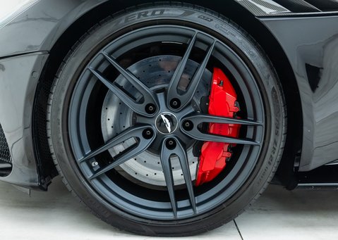 Aston Martin DBS Superleggera 