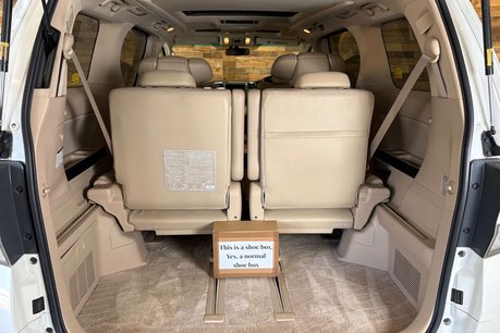 Toyota Vellfire V6 L Edition 52