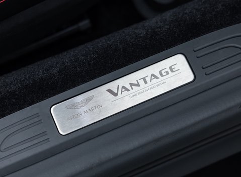 Aston Martin V8 Vantage ROADSTER 28