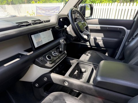 Land Rover Defender X-DYNAMIC S MHEV 70