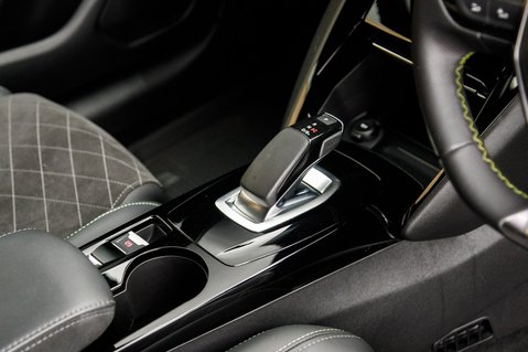 Peugeot 208 GT PREMIUM 29