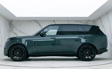 Land Rover Range Rover D350 Autobiography LWB 7 Seater 2