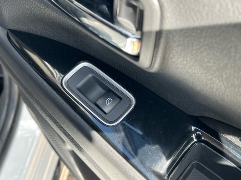 Mitsubishi Outlander PHEV DESIGN 38