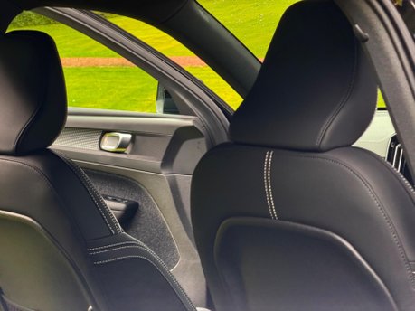 Volvo XC40 B4 PLUS 28