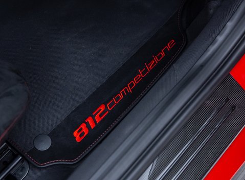 Ferrari 812 Competizione 32