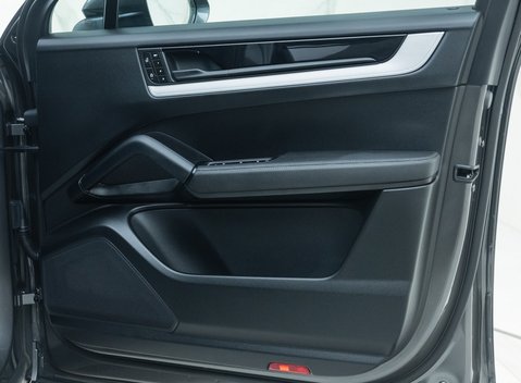 Porsche Cayenne E-HYBRID coupe 26