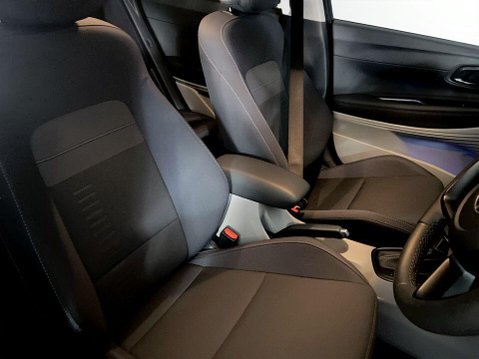 Hyundai BAYON 1.0 T-GDi Ultimate SUV 5dr Petrol DCT Euro 6 (s/s) (100 ps) 1 Owner - Sens 11