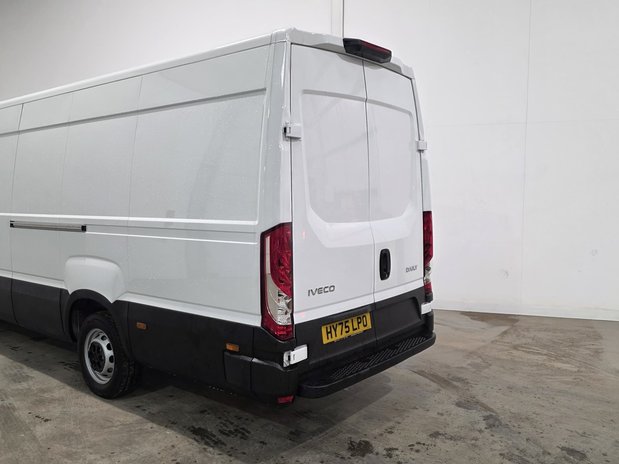 Iveco Daily Daily 35C14 Diesel 2.3 High Roof Business Van 4100L WB Hi-Matic 2