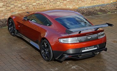 Aston Martin Vantage GT8 5